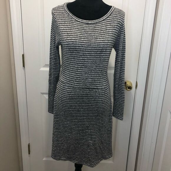 Alya Dresses & Skirts - Alya gray and black striped long sleeve midi dress, size xs